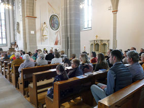 Vorstellung der Kommunionkinder in St. Crescentius (Foto: Karl-Franz Thiede)